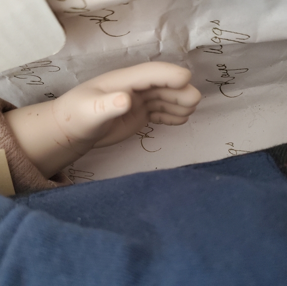 KAYE WIGGS 24 PORCELAIN DOLL - Picture 6 of 16